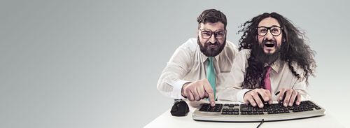 Zwei begeisterte Handwerker